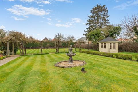 undefined, New Road, Weston Turville