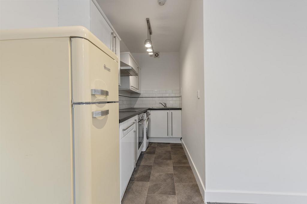 Flat 2, 902-906 Ecclesal Road 07 297.jpg