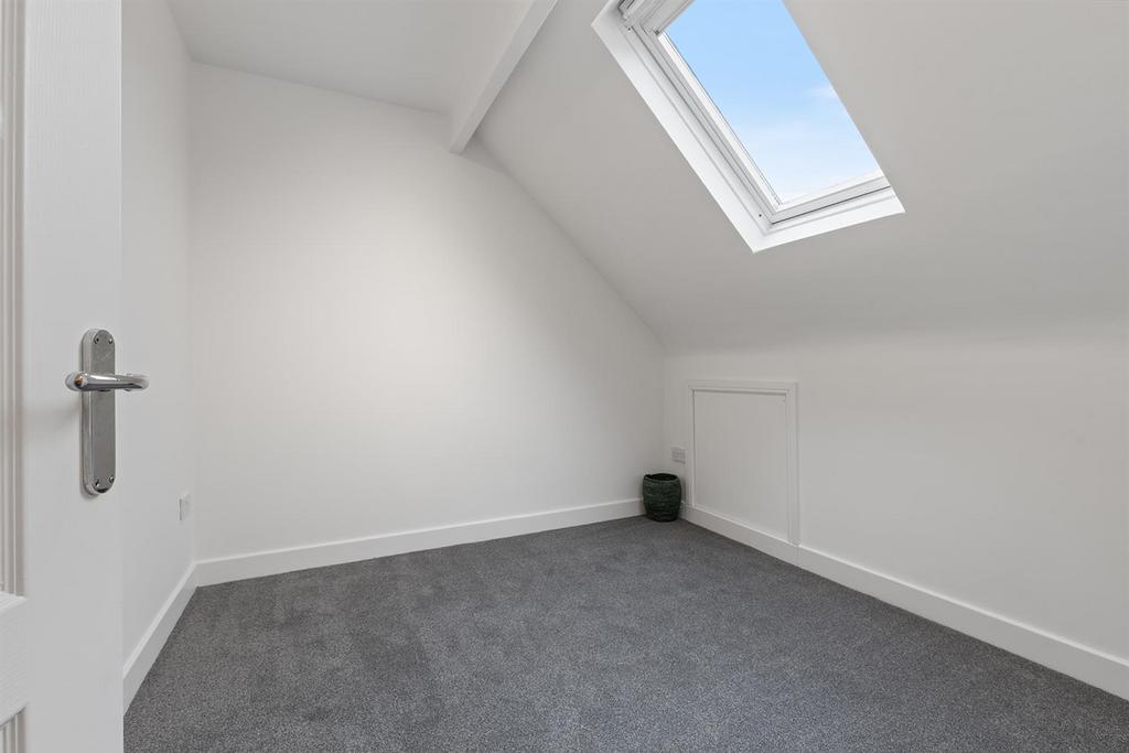 Flat 2, 902-906 Ecclesal Road 08 297.jpg