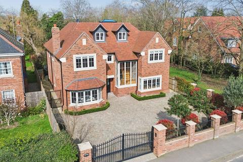 5 bedroom detached house for sale, Gregories Road, Beaconsfield, HP9