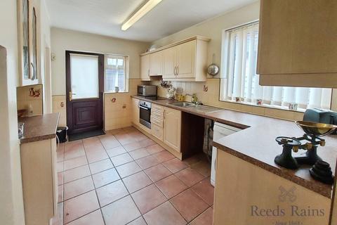 3 bedroom semi-detached house for sale, Davehall Avenue, Cheshire SK9
