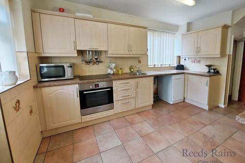 3 bedroom semi-detached house for sale, Davehall Avenue, Cheshire SK9