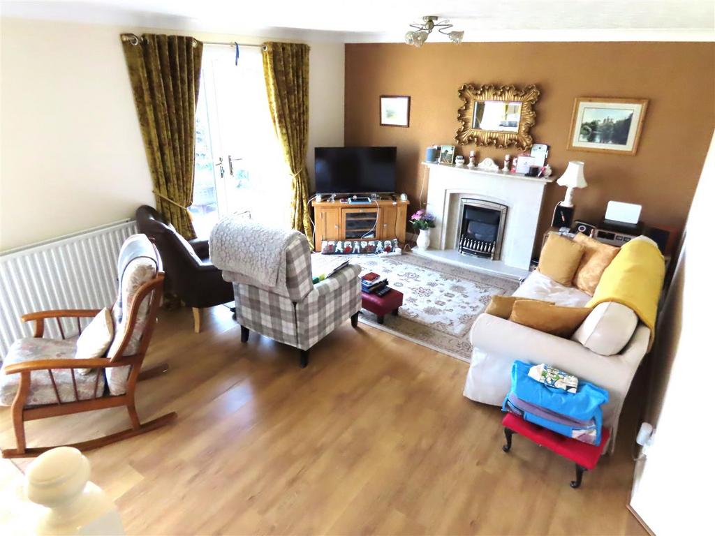 Lounge /dining room