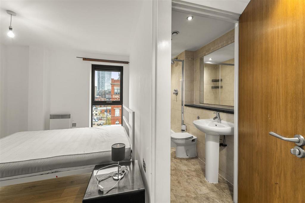 Bed One/En-Suite