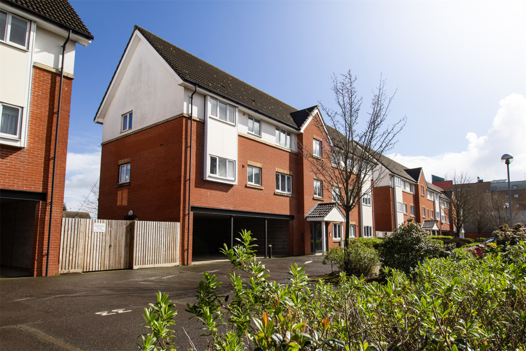 Barnsdale Close
