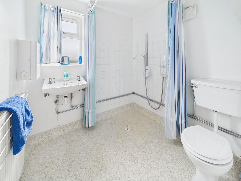 Ground Wet Room