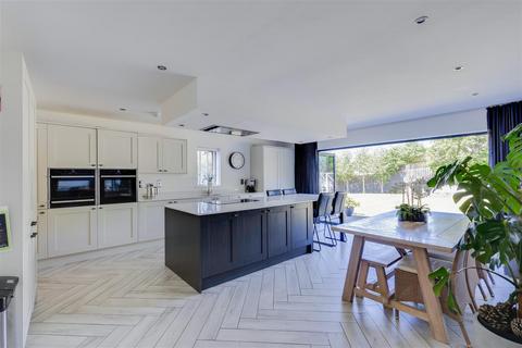 4 bedroom detached house for sale, Craig Yr Eos Avenue, Ogmore by Sea, Vale of Glamorgan, CF32 0PF