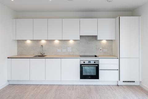2 bedroom flat to rent, Cranton Avenue, Hayes UB3