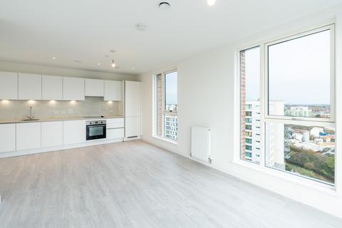 2 bedroom flat to rent, Cranton Avenue, Hayes UB3