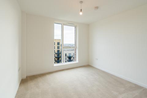 2 bedroom flat to rent, Cranton Avenue, Hayes UB3