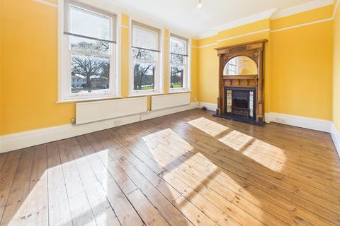 4 bedroom apartment to rent, The Green, Twickenham