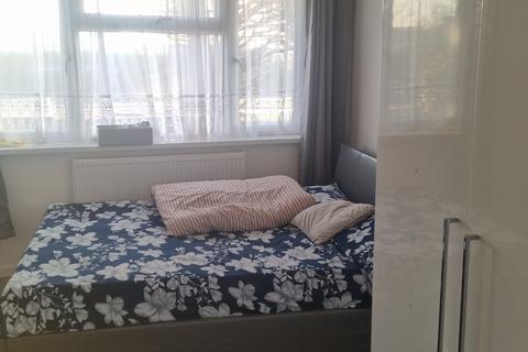 Studio to rent, Channel Close, Hounslow TW5