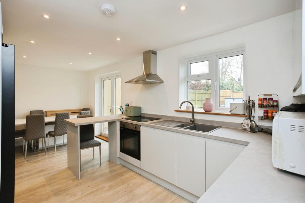 Kitchen/ Dining Room