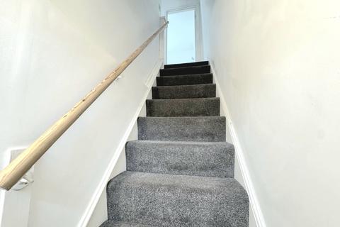 3 bedroom terraced house to rent, Lower Terrace, Treorchy, CF42