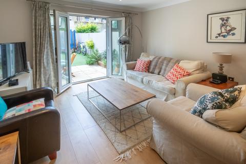 4 bedroom house for sale, Wells Place, London, SW18