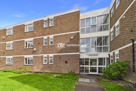 2 bedroom flat to rent, Stratton Close, Edgware