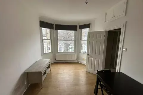 1 bedroom flat to rent, Charteris Road, London NW6