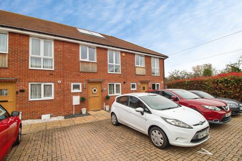 2 bedroom terraced house for sale, Radar Close, Southend-on-Sea, SS2