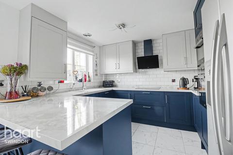 4 bedroom townhouse for sale, Silbury Mews, Swindon