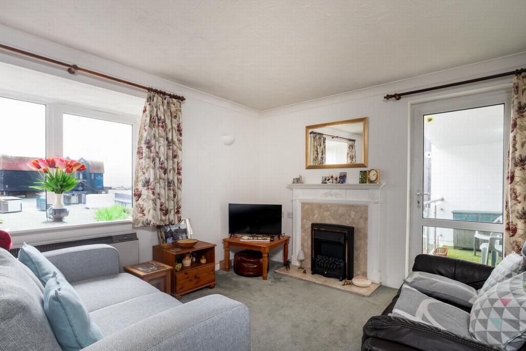 Sitting/dining room