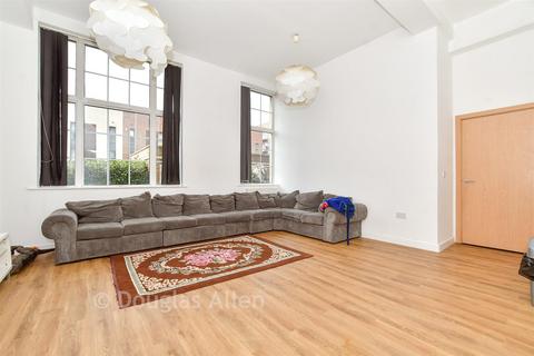 2 bedroom ground floor flat for sale, Academy Court, Dagenham RM8