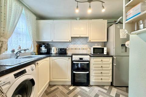 2 bedroom flat for sale, Denton Court, Ashton Road Denton, Denton