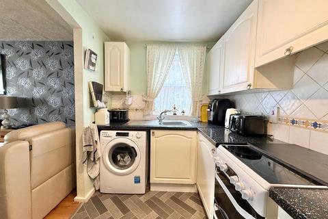 2 bedroom flat for sale, Denton Court, Ashton Road Denton, Denton