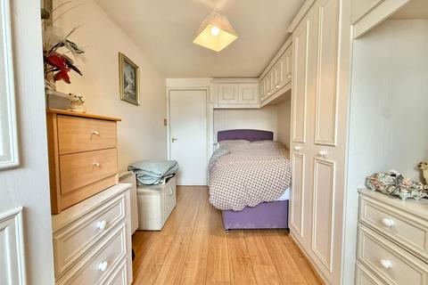 2 bedroom flat for sale, Denton Court, Ashton Road Denton, Denton