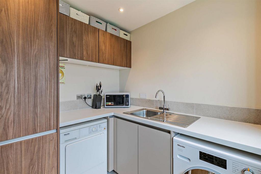 8603837-interior62-800.jpg