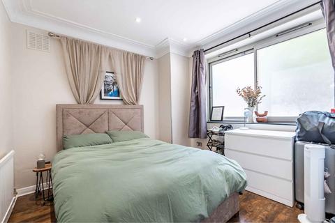 3 bedroom flat for sale, Queensborough Mews, London, W2