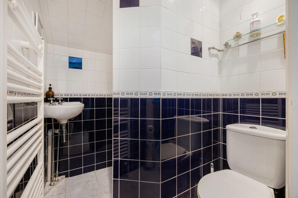 G.F Shower Room