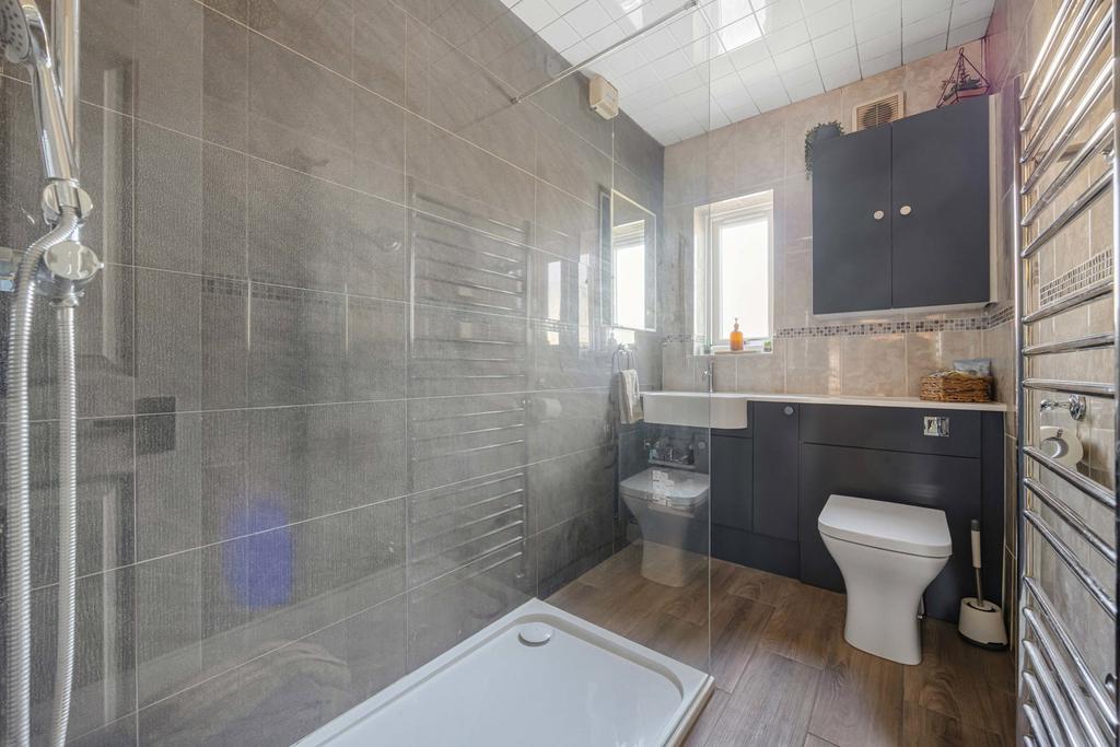 F.F Shower Room