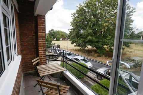 Studio for sale, Commondale, London, SW15
