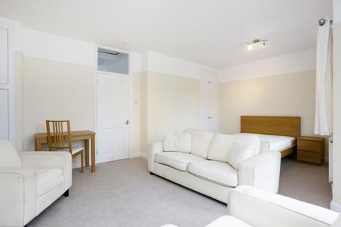 Studio for sale, Commondale, London, SW15
