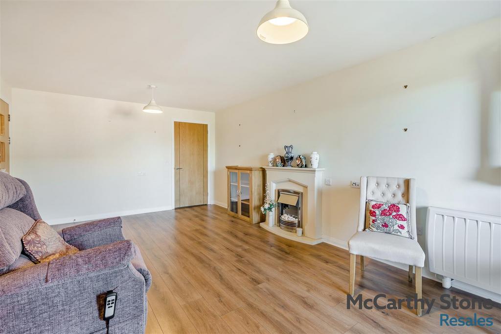 8681532-interior14.jpg