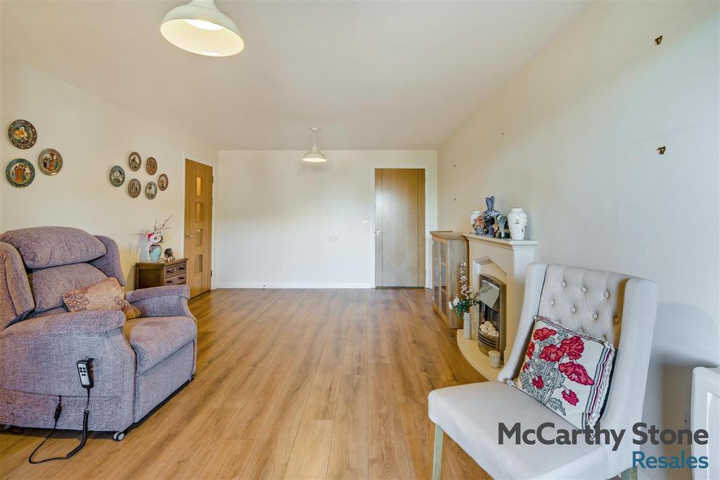 8681532-interior02.jpg