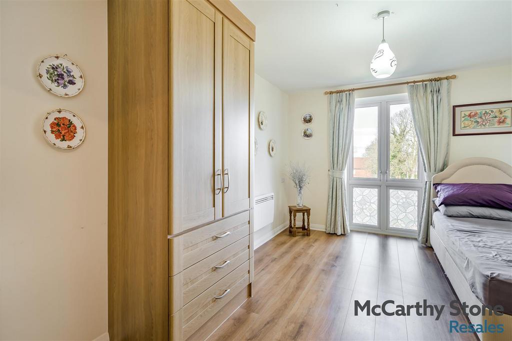 8681532-interior10.jpg