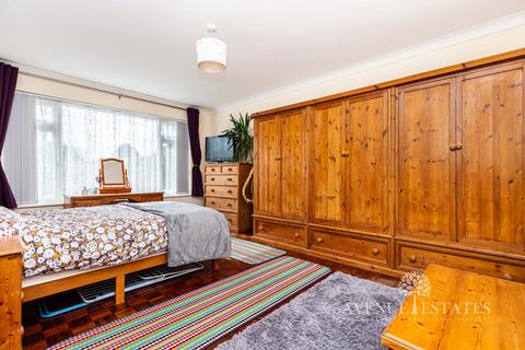 3 bedroom bungalow for sale, Sherborne Drive, Ferndown BH22