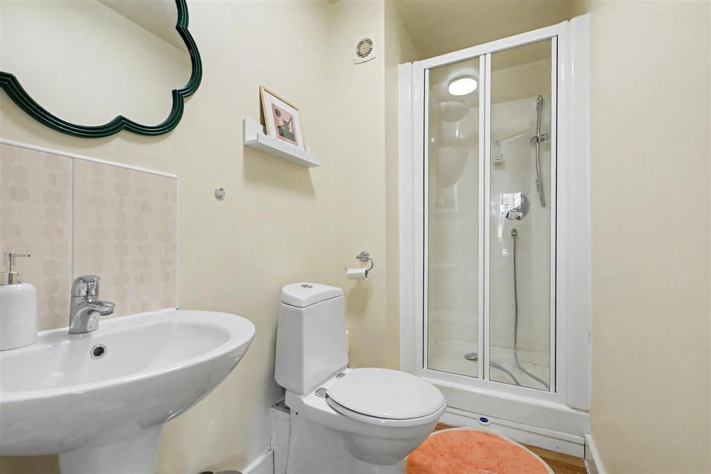 Ensuite Bed Two.jpeg