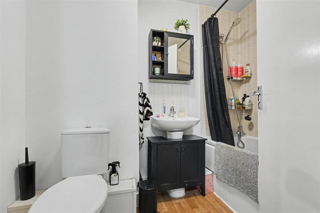 Bathroom 1.jpeg