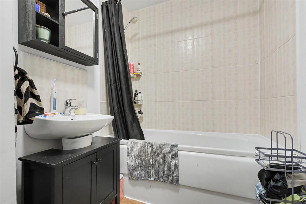 Bathroom 2.jpeg