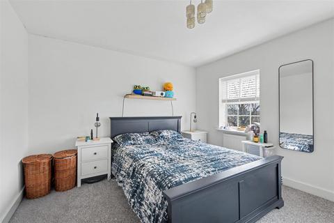 4 bedroom townhouse for sale, Lido Close, Nottingham