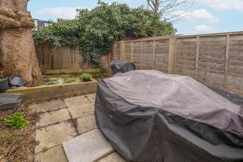 2 bedroom flat for sale, Bassingham Road, London, SW18