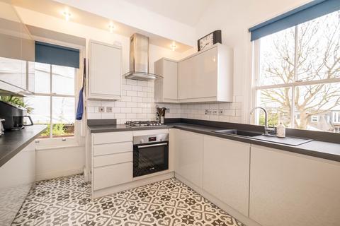 2 bedroom flat for sale, Bassingham Road, London, SW18
