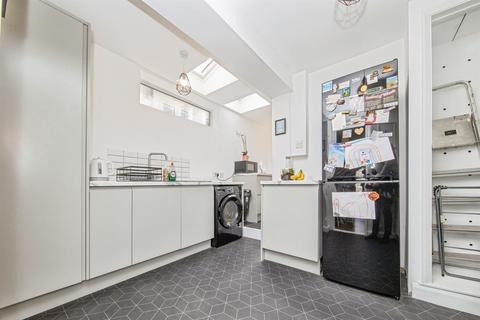 3 bedroom end of terrace house for sale, Pownall Crescent, Colchester