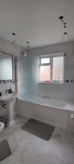 4 bedroom semi-detached house to rent, Little Road, Hayes UB3