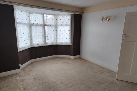 4 bedroom semi-detached house to rent, Little Road, Hayes UB3