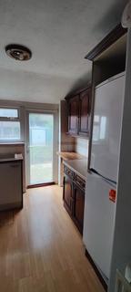 4 bedroom semi-detached house to rent, Little Road, Hayes UB3