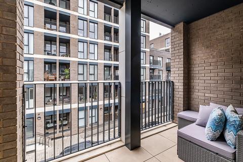 1 bedroom flat for sale, Ravensbury Terrace, London, SW18