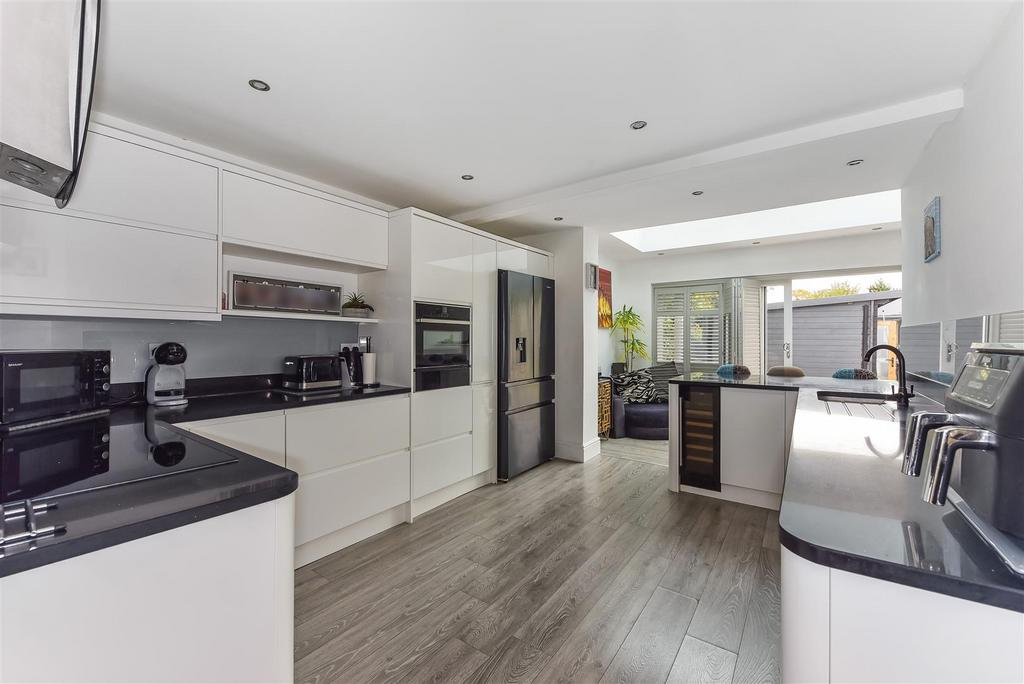 Sketch Ph28 6241365.jpg